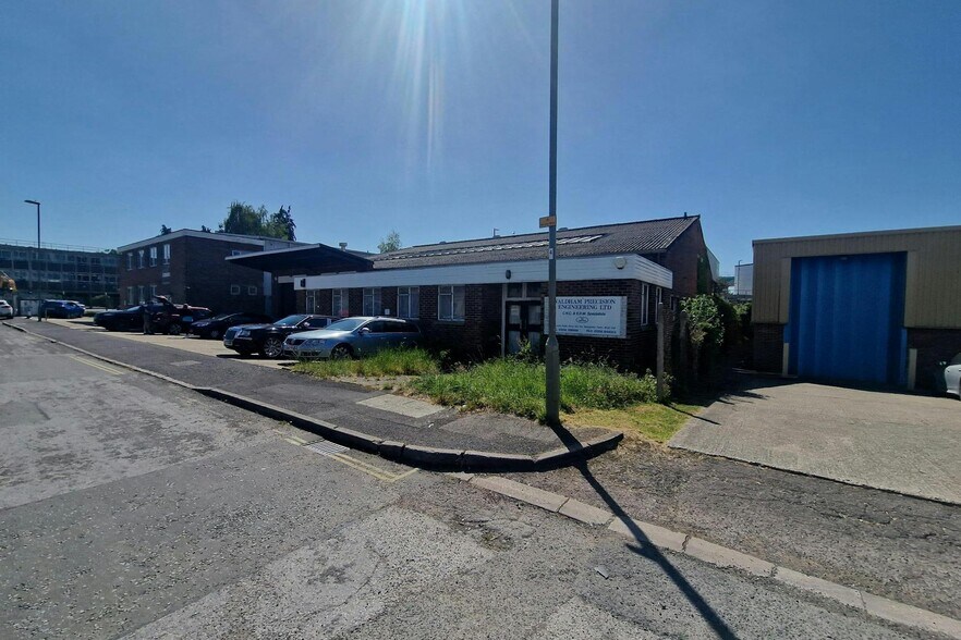 Lennox Rd, Basingstoke à vendre - Photo du bâtiment - Image 2 de 6