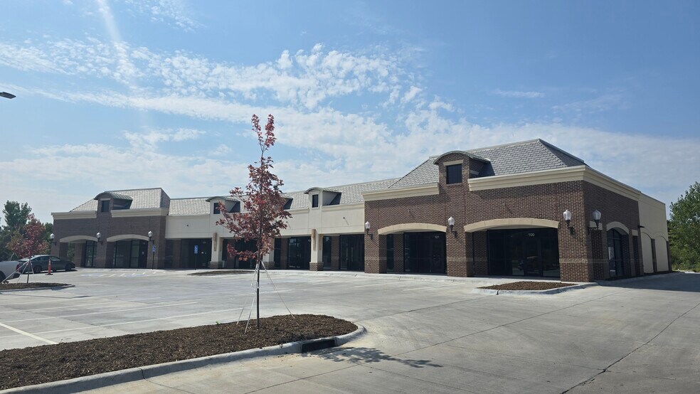 16510 Bedford Ave, Omaha, NE à louer - Photo du bâtiment - Image 3 de 11