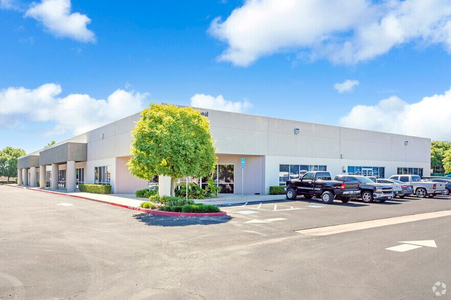 2695 N Fowler Ave, Fresno, CA à louer - Photo du bâtiment - Image 1 de 20