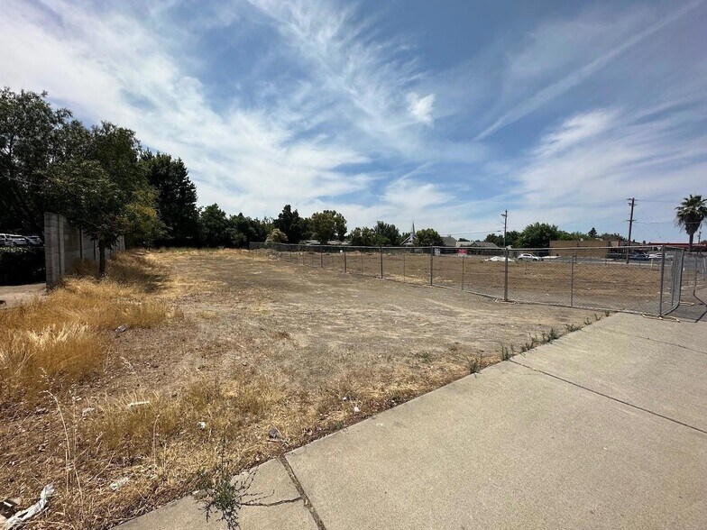 1425 F Street, Oakdale, CA for sale - Building Photo - Image 3 of 8