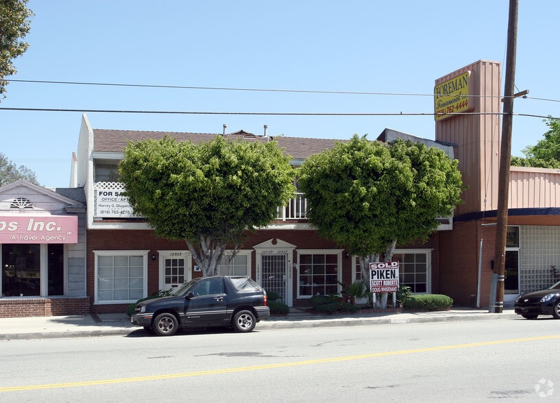 10935-10939 Camarillo St, North Hollywood, CA for sale - Building Photo - Image 2 of 11