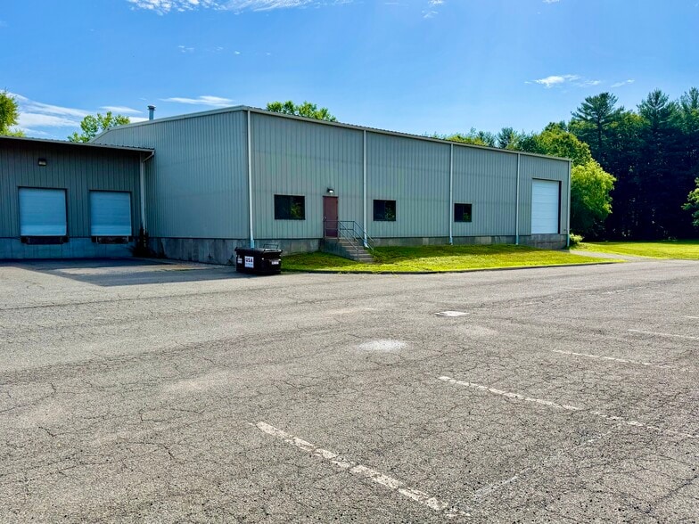 6 Industrial Pky, Easthampton, MA for lease - Building Photo - Image 2 of 5