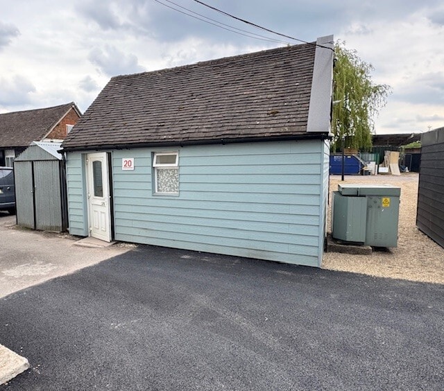 Charlwood Rd, Crawley for lease Primary Photo- Image 1 of 2