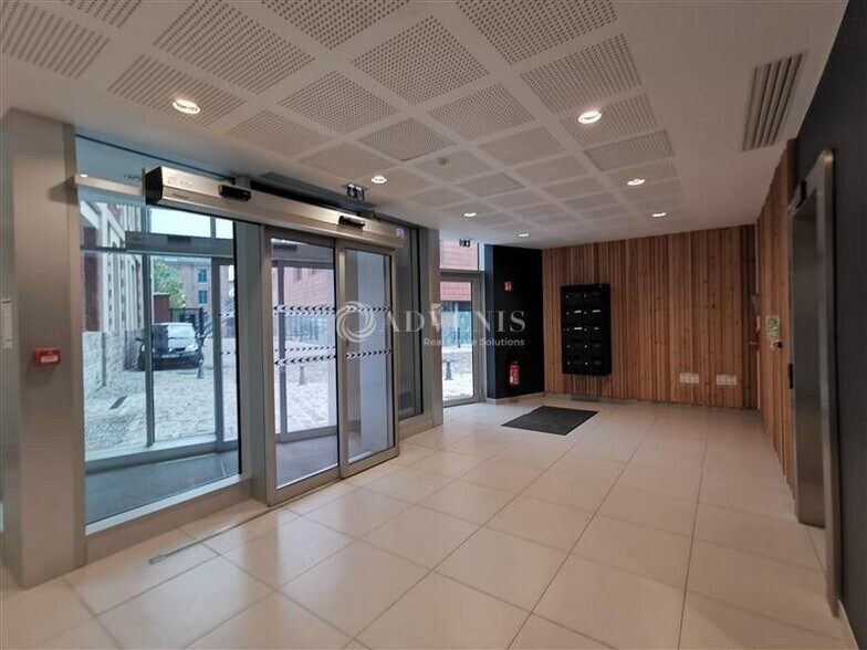 Bureau dans Lille à louer - Hall d’entrée - Image 3 de 8