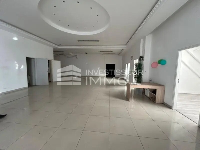 Flex in Saint-Denis for lease Interior Photo- Image 1 of 6