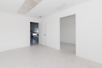 4100-4200 Oak Cir, Boca Raton, FL for lease Interior Photo- Image 1 of 4