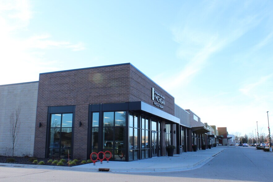 2500 Burton St, Grand Rapids, MI à louer - Photo du bâtiment - Image 2 de 11