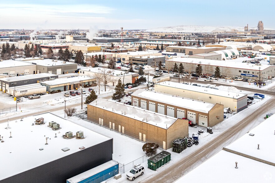 15821 116th Ave NW, Edmonton, AB à louer - Aérien - Image 3 de 3