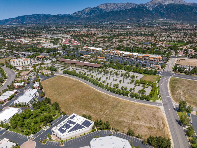 Eucalyptus St, Rancho Cucamonga, CA à vendre - Photo du bâtiment - Image 2 de 6