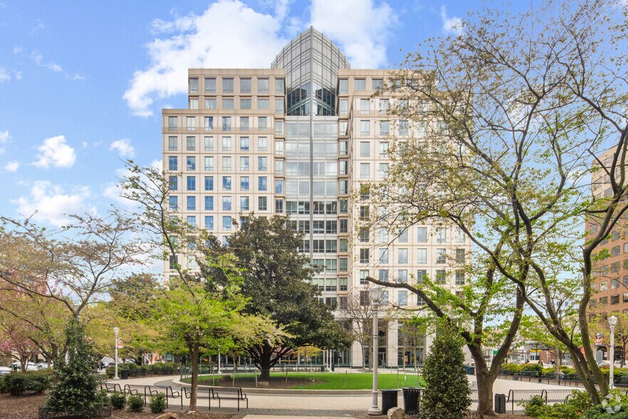 4250 N Fairfax Dr, Arlington, VA à louer - Photo du bâtiment - Image 2 de 5