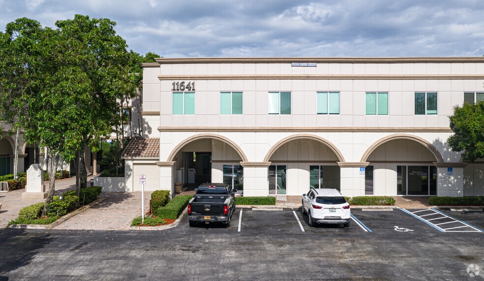 11641 Kew Gardens Ave, Palm Beach Gardens, FL for sale - Building Photo - Image 2 of 7