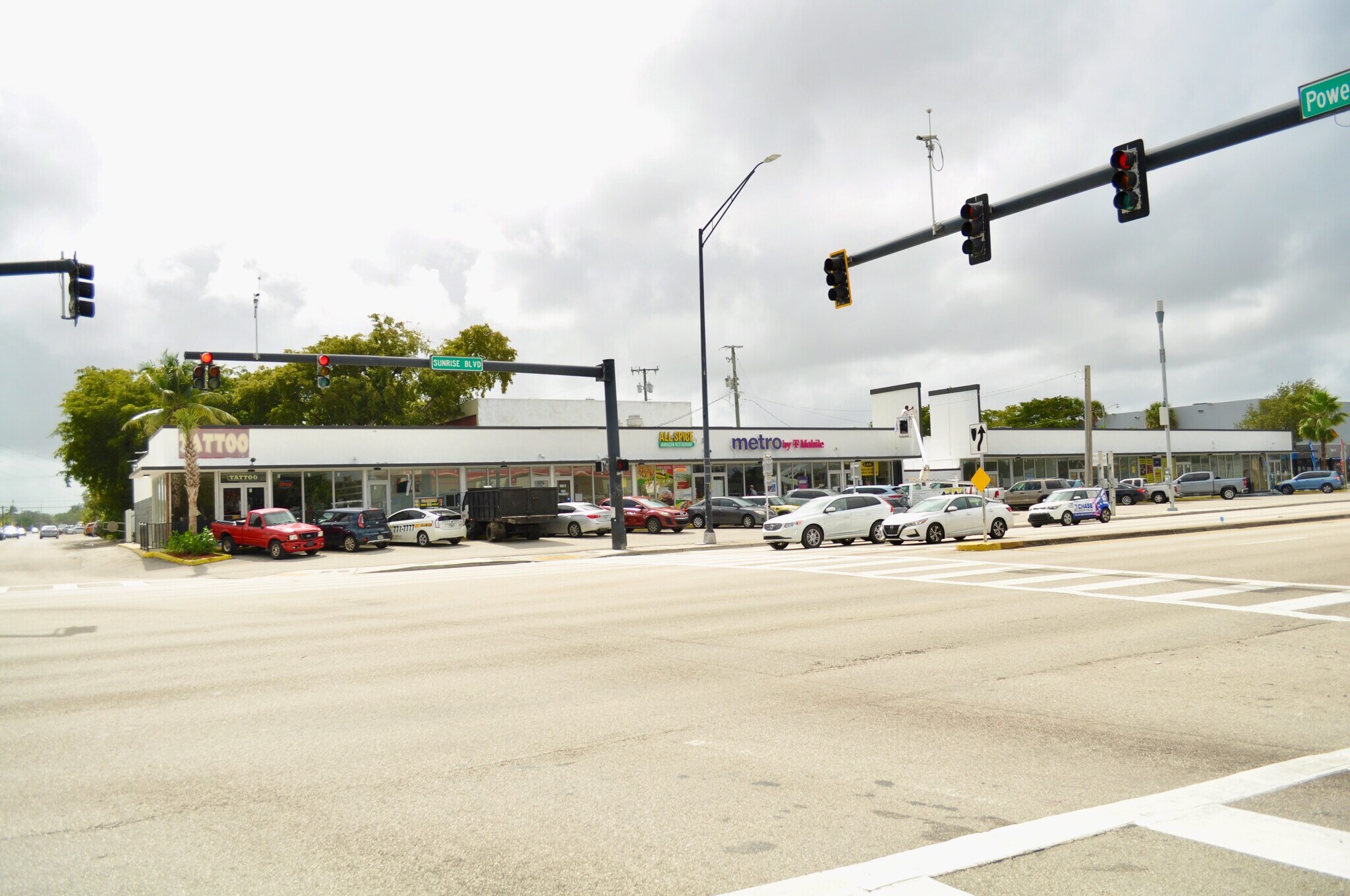 900-914 W Sunrise Blvd, Fort Lauderdale, FL à louer Photo du bâtiment- Image 1 de 5