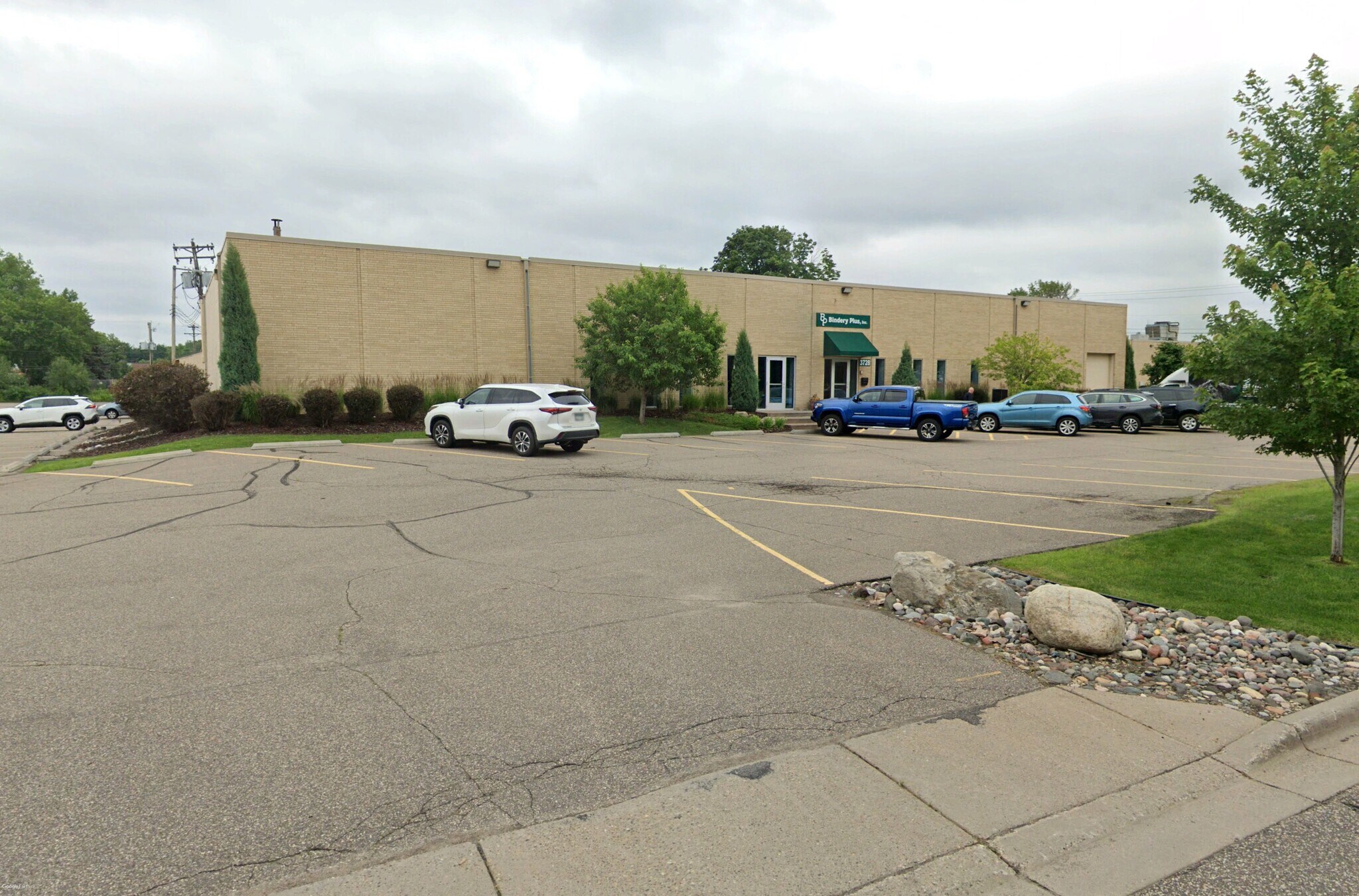 1157-1159 Grey Fox Rd, Arden Hills, MN for lease Building Photo- Image 1 of 4