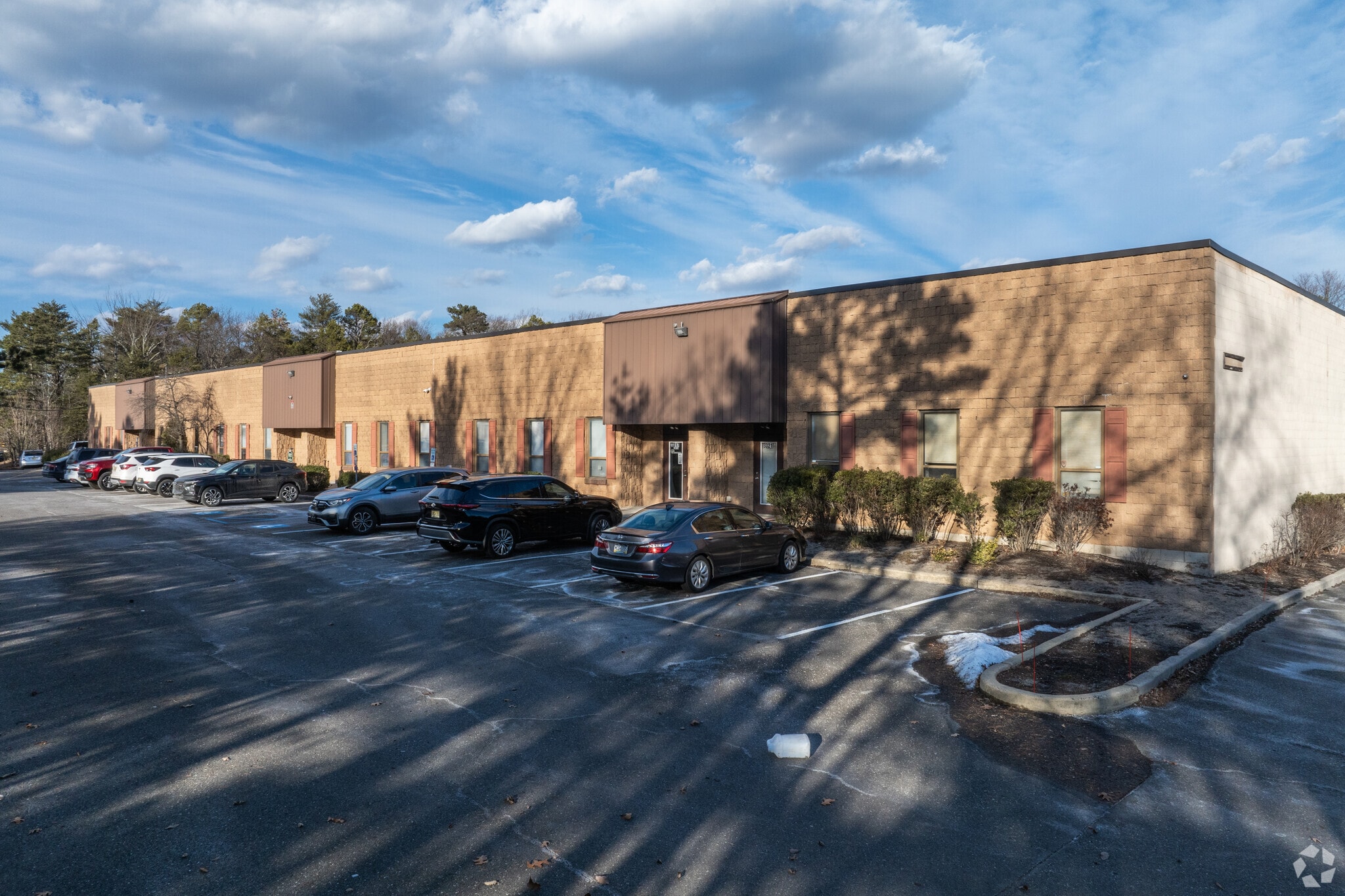 301-321 Pinedge Dr, Berlin, NJ for lease Primary Photo- Image 1 of 4