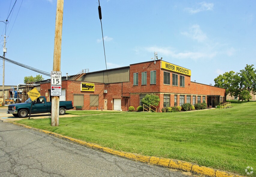 18513 Euclid Ave, Cleveland, OH à vendre - Photo principale - Image 1 de 4