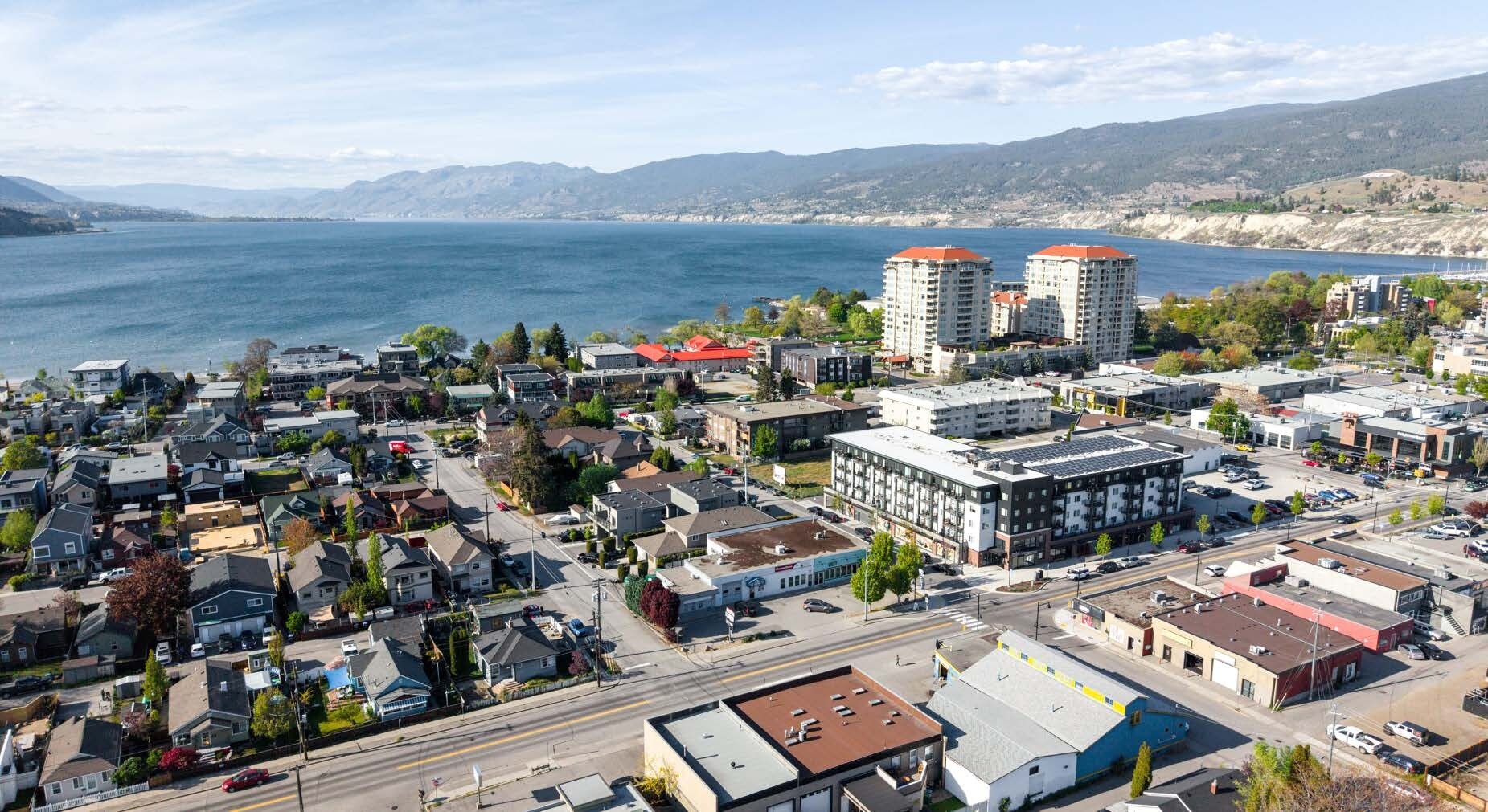 351 Westminster Av W, Penticton, BC à vendre Photo du bâtiment- Image 1 de 5