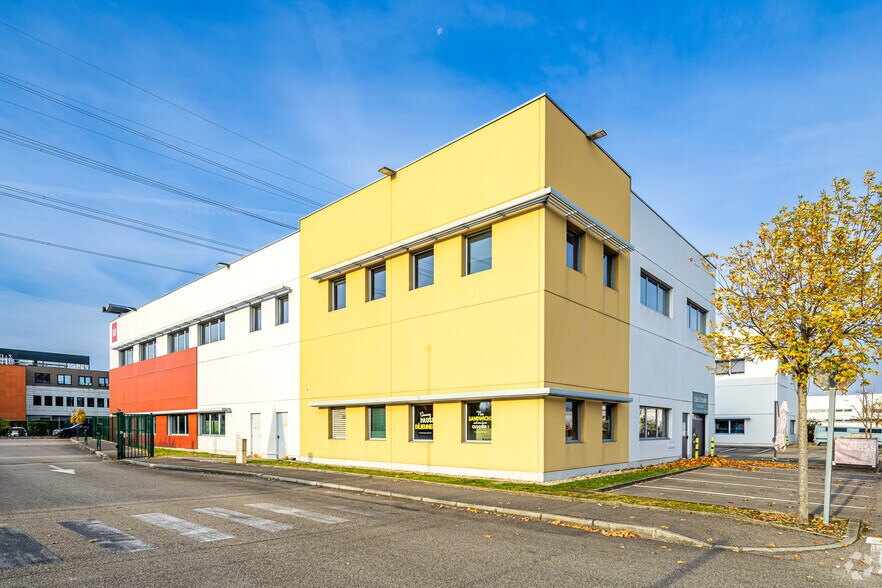 Flex dans Saint-Priest à louer - Photo du bâtiment - Image 2 de 2