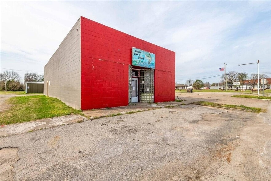 312 E Cherokee Ave, Nowata, OK for sale - Building Photo - Image 2 of 16