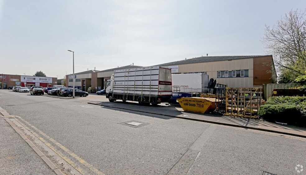 Richmond Rd, Kingston Upon Thames à louer - Photo du bâtiment - Image 2 de 3