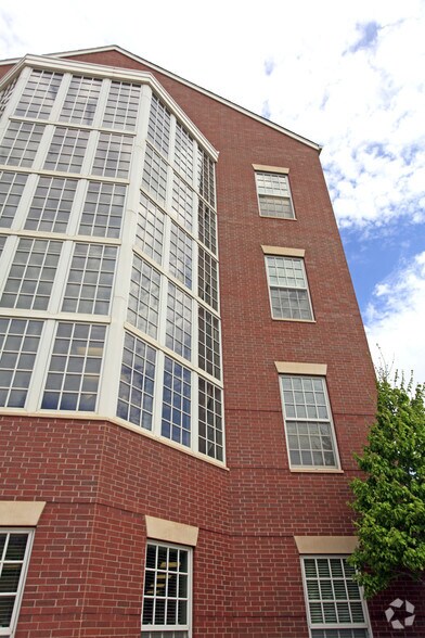 6201 N Classen Blvd, Oklahoma City, OK à vendre - Photo du bâtiment - Image 3 de 11