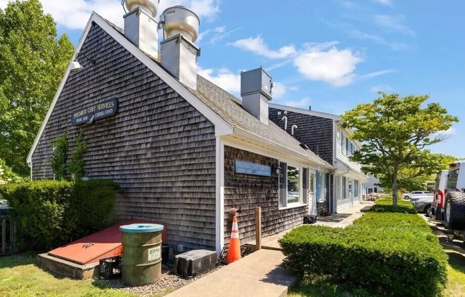 258 Edgartown Vineyard Haven Rd, Edgartown, MA à vendre - Photo du bâtiment - Image 3 de 40
