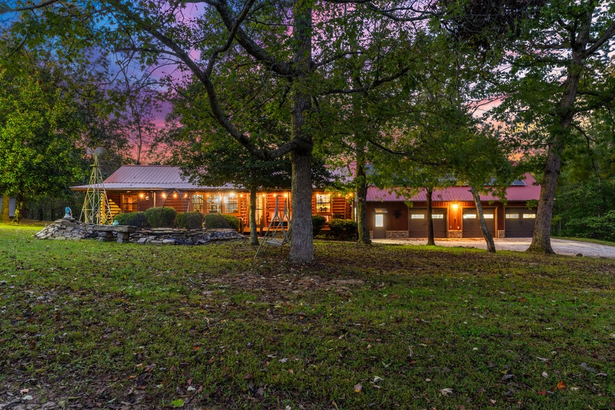 228 Pattie Gap Rd, Philadelphia, TN à vendre - Photo principale - Image 1 de 65