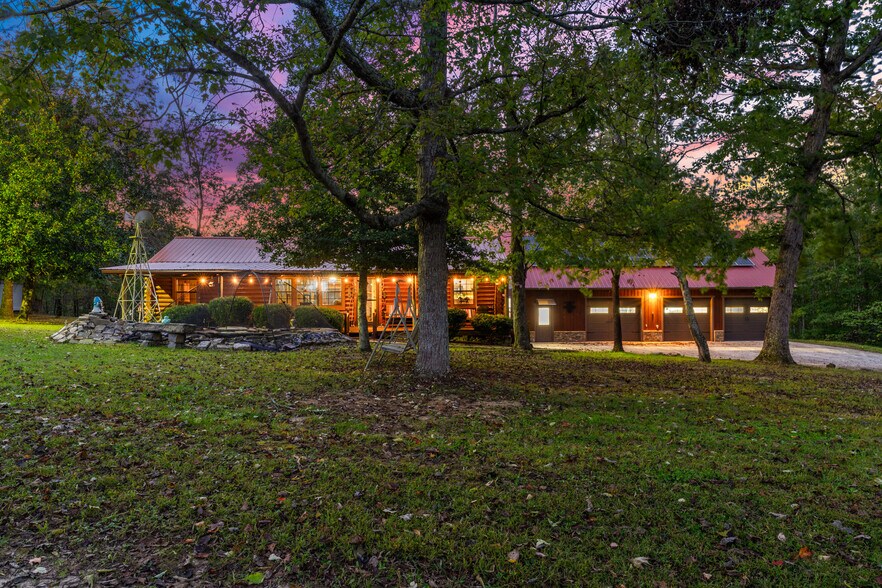 228 Pattie Gap Rd, Philadelphia, TN for sale - Primary Photo - Image 1 of 65