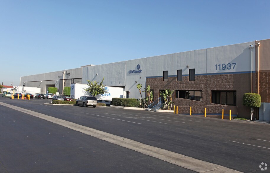 11937-11939 Woodruff Ave, Downey, CA for lease - Building Photo - Image 3 of 3