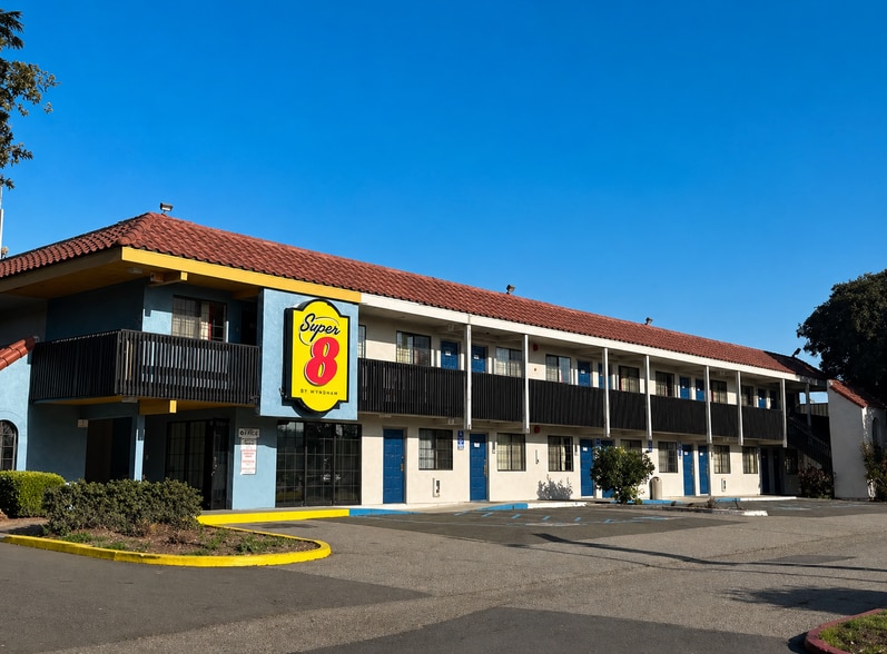1368 N McDowell Blvd, Petaluma, CA for sale - Building Photo - Image 1 of 11