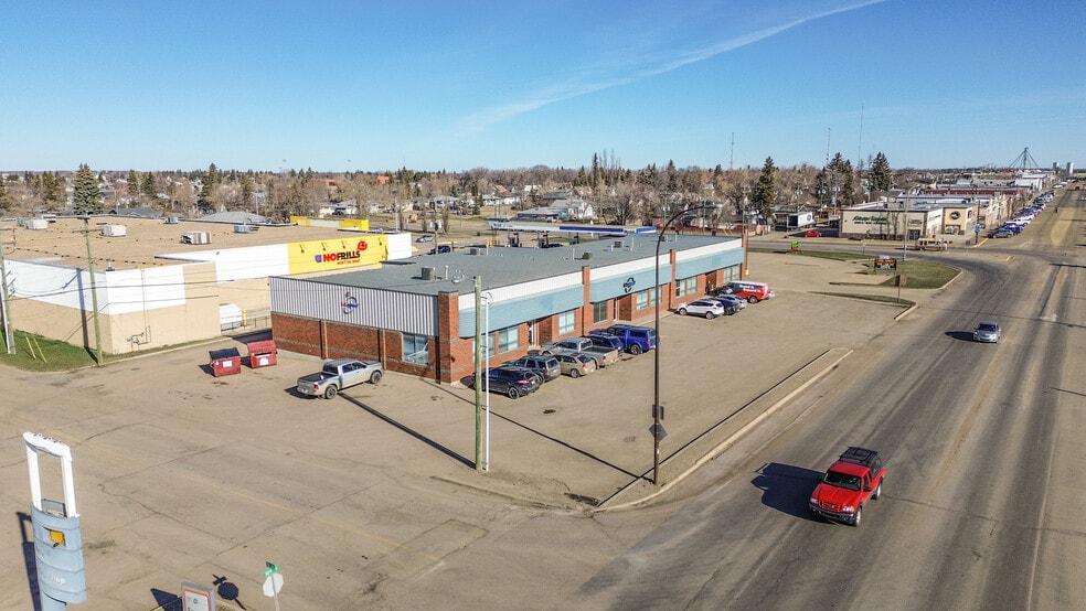 4602 50 St, Stettler, AB à vendre - Photo du bâtiment - Image 3 de 20
