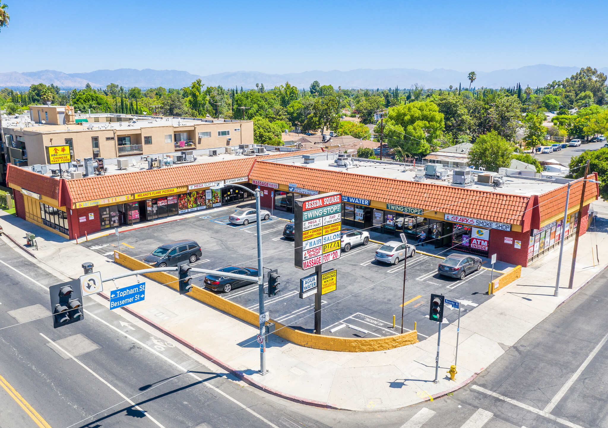 6100 Reseda Blvd, Reseda, CA à louer Aérien- Image 1 de 6