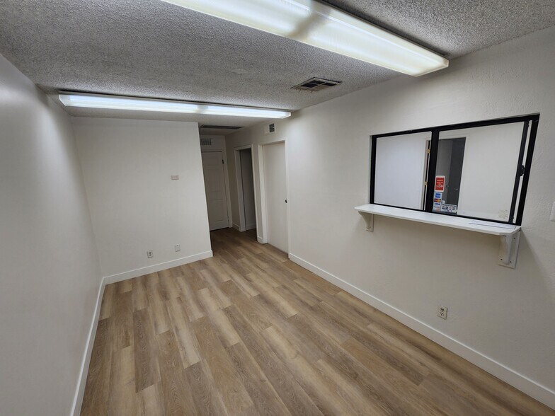 19509-19529 Business Center Dr, Northridge, CA à louer - Photo du bâtiment - Image 2 de 5