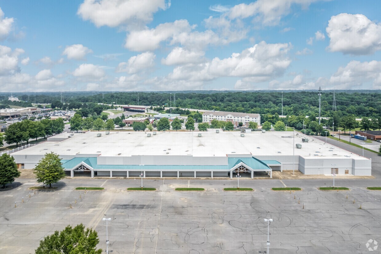 7060 Winchester Rd, Memphis, TN à louer Photo principale- Image 1 de 3