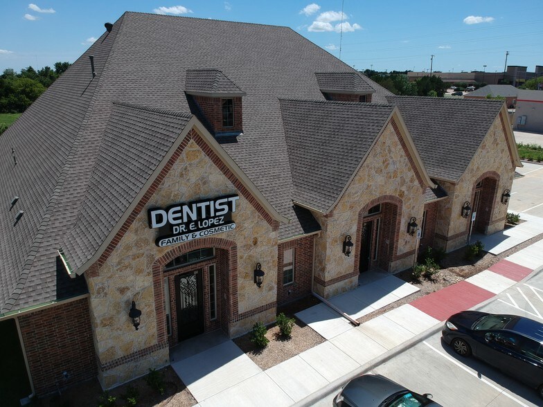 110 E Belt Line Rd, Cedar Hill, TX à louer - Photo du bâtiment - Image 2 de 8