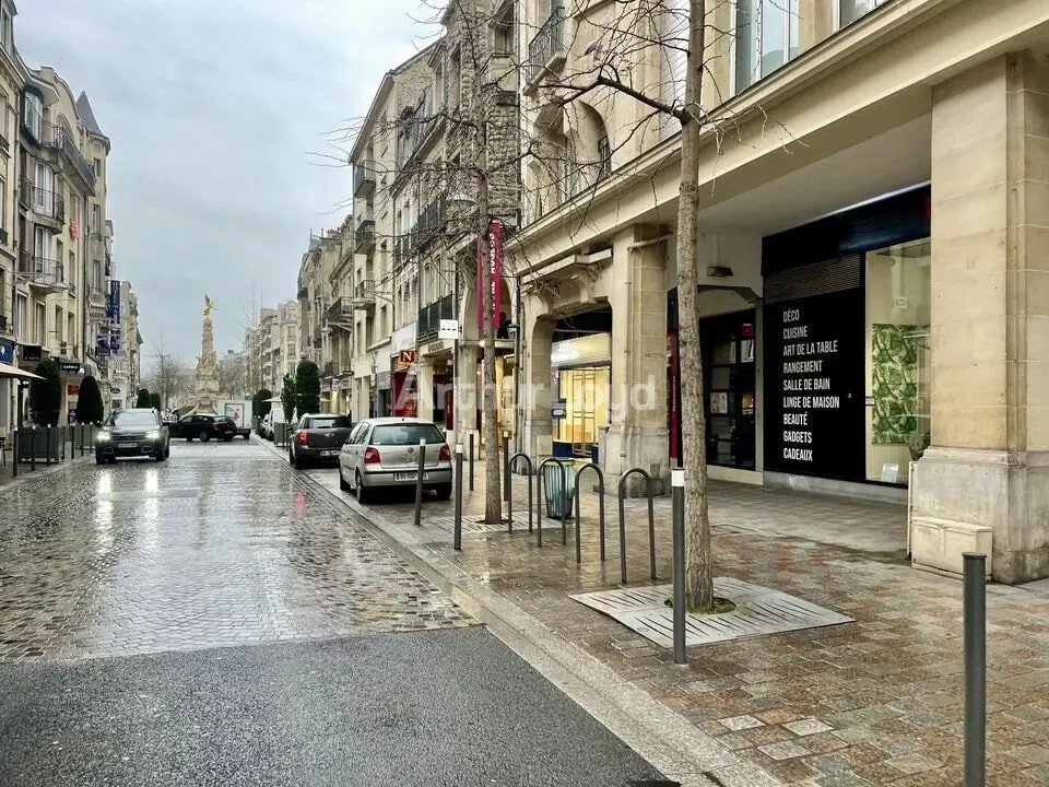 Retail in Reims for lease Building Photo- Image 1 of 5