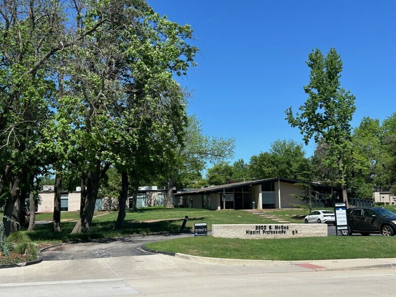 2500 McGee Dr, Norman, OK à louer - Photo principale - Image 1 de 14