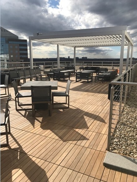 3101 Wilson Blvd, Arlington, VA à louer - Photo du bâtiment - Image 2 de 5