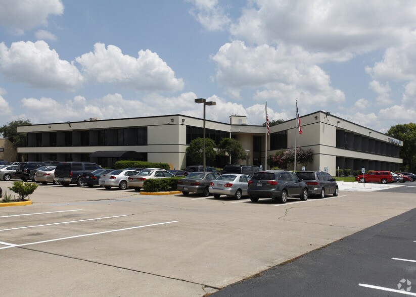 2950 S Gessner Rd, Houston, TX à louer - Photo du bâtiment - Image 3 de 8