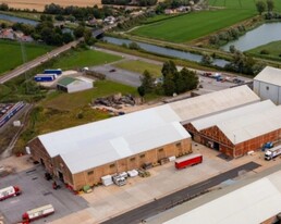 Potter Space, Road & Rail Distribution Centre - Entrepôt