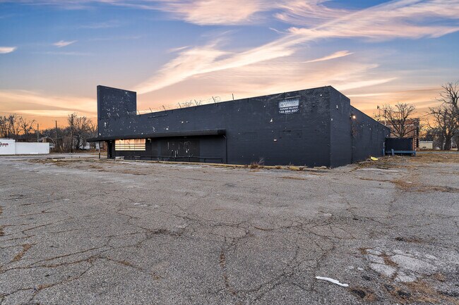 Plus de détails pour 12021 Harper Ave, Detroit, MI - Commerce de détail à vendre