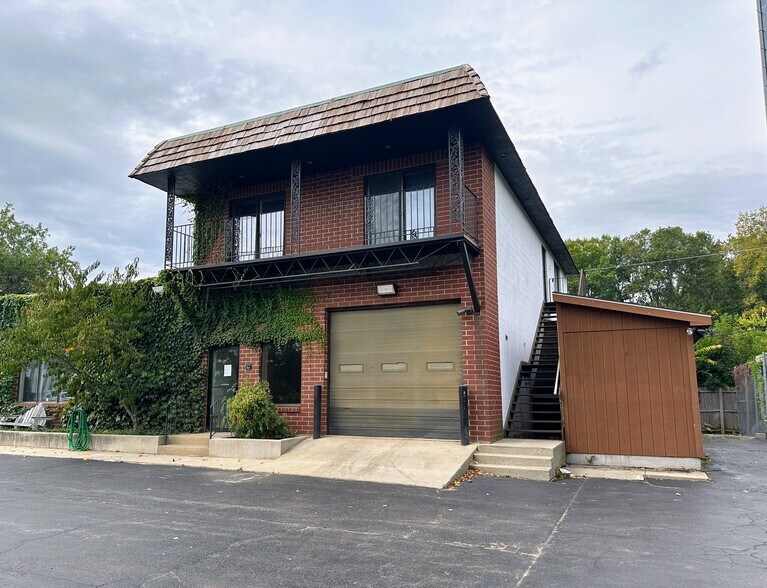 100 N Skokie Hwy, Lake Bluff, IL à louer - Photo du bâtiment - Image 2 de 6
