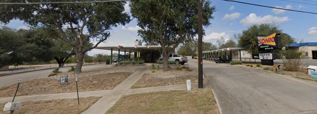 Plus de détails pour 706 S US 77, Yoakum, TX - Commerce de détail à louer