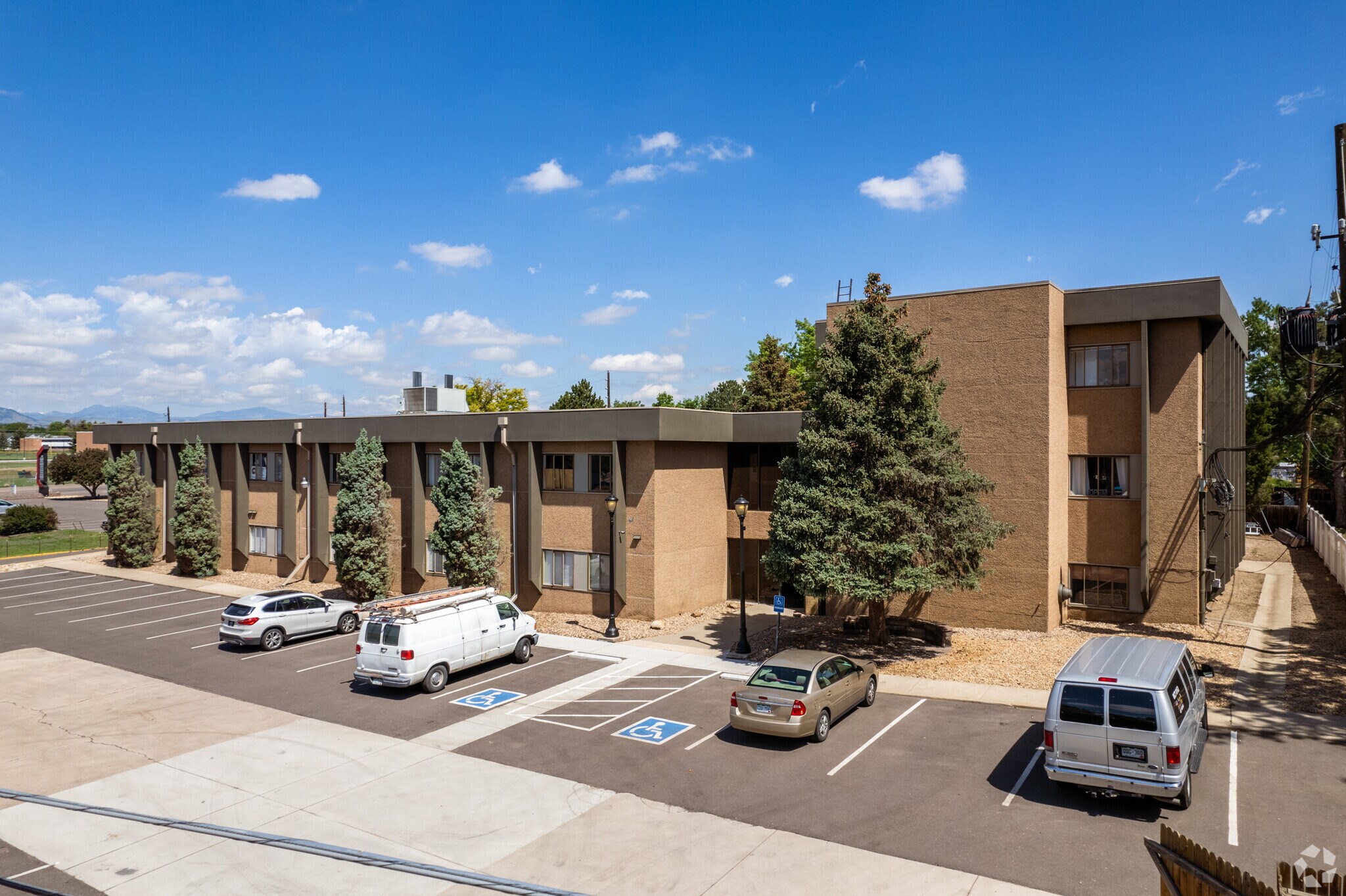1360 S Wadsworth Blvd, Lakewood, CO à louer Photo du bâtiment- Image 1 de 16