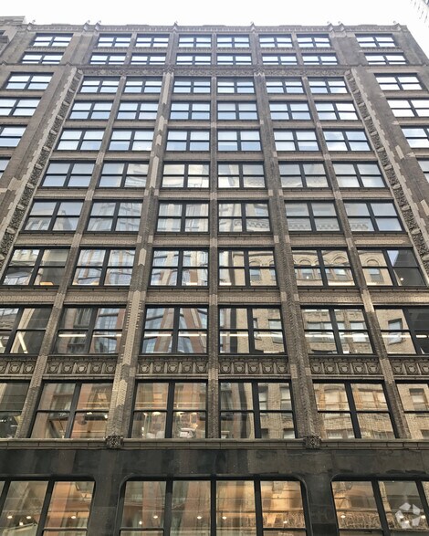 48 W 38th St, New York, NY à louer - Photo du bâtiment - Image 2 de 5