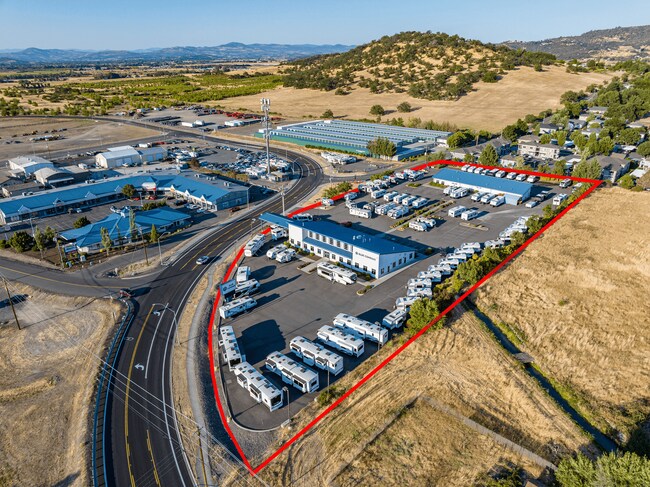 Plus de détails pour 3976 Crater Lake Ave, Medford, OR - Commerce de détail à louer