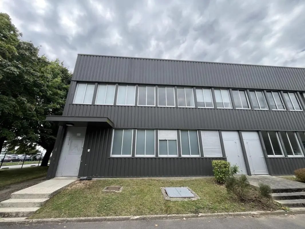 Industrial in Coignières for lease Building Photo- Image 1 of 12