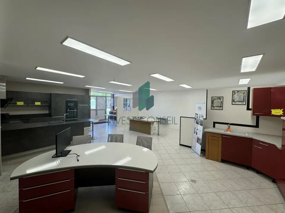 Retail in Conflans-Sainte-Honorine for lease Building Photo- Image 1 of 18