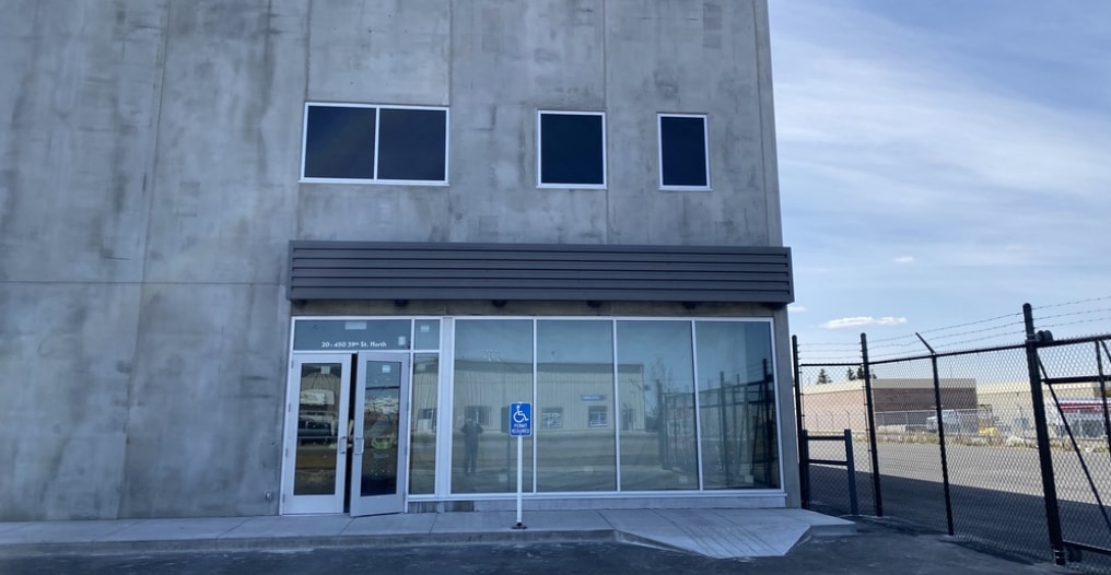 450 39 St N, Lethbridge, AB for lease Building Photo- Image 1 of 7