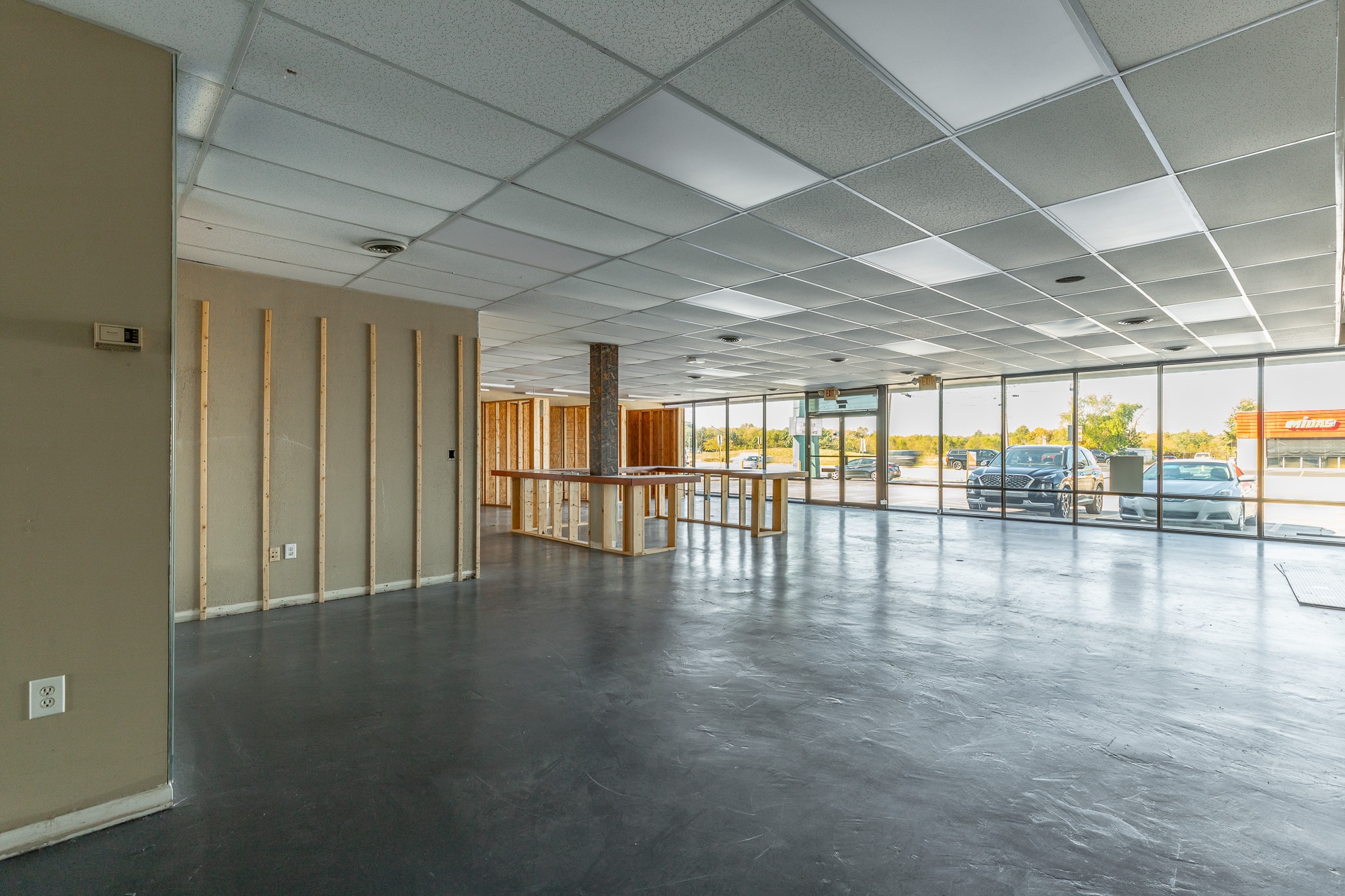 5948 Brainerd Rd, Chattanooga, TN for lease Interior Photo- Image 1 of 10