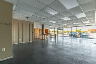 5948 Brainerd Rd, Chattanooga, TN for lease Interior Photo- Image 1 of 10